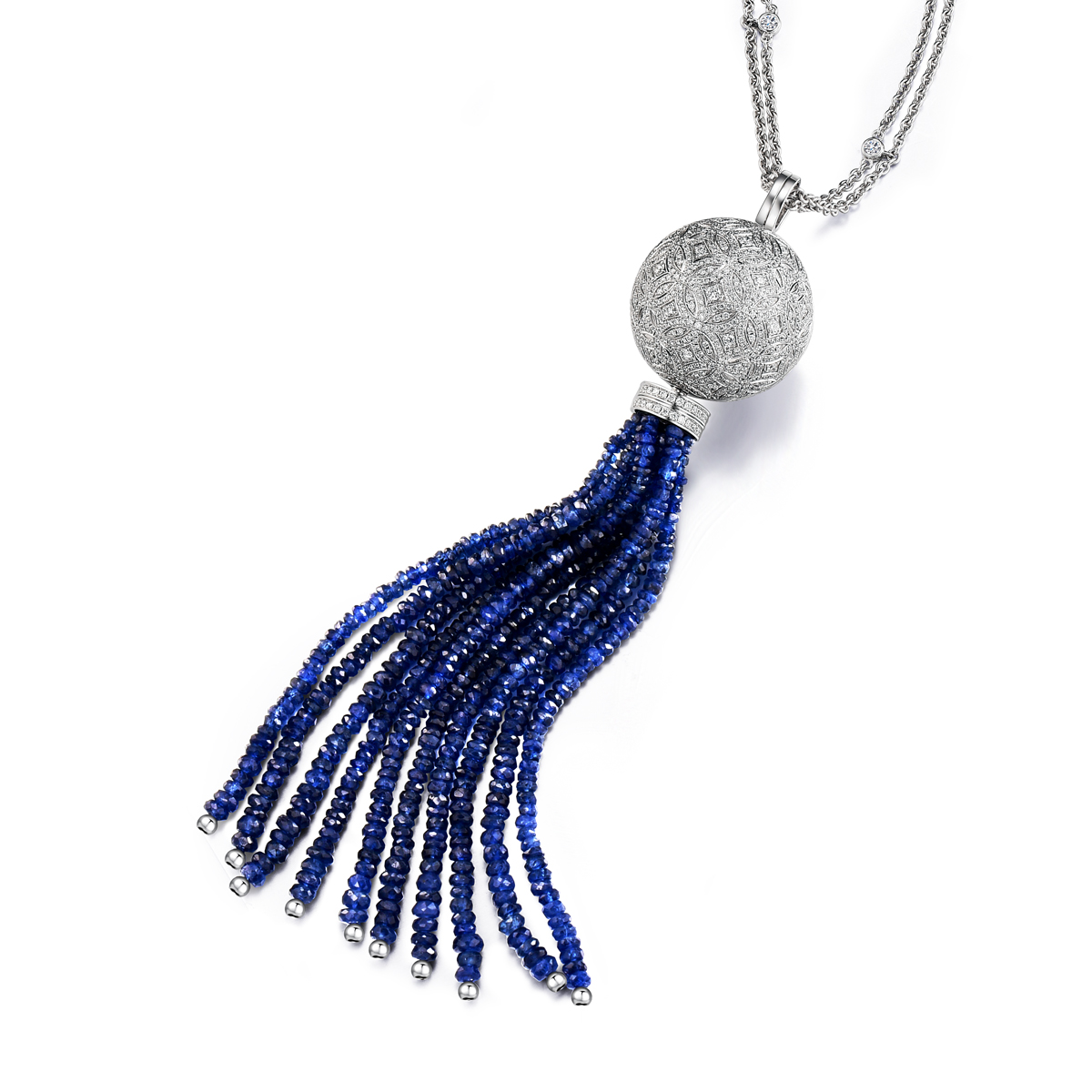 一个女人对珠宝的品味,可以折射出她的灵魂。它不仅像是女人的第二件皮肤,可以感知你的体温,装点你的生活,更是一件有温度的灵性之物,经过岁月的打磨与沉淀,可以承载时间与记忆,描绘不同的精彩人生。